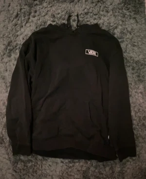 Vans Hoodie - En varm och skön Vans Hoodie som är perfekt nu till vintern🤗