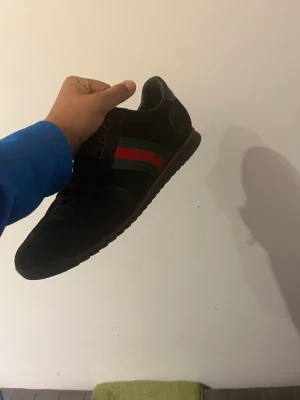 Gucci skor  - Säljer Gucci skor storlek 44