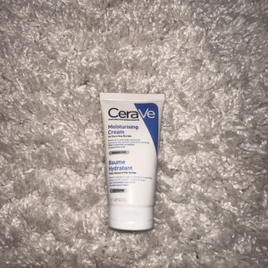 Moisturising cream - Jätte bra kräm köpte fel, för att den är för torr hud.