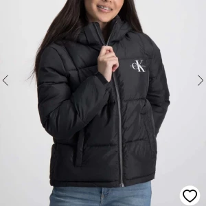 calvin klein jacka  - snygg svart calvin klein jacka i bra skick. 