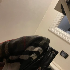 Burberry jacka  - Strl m sitter som S