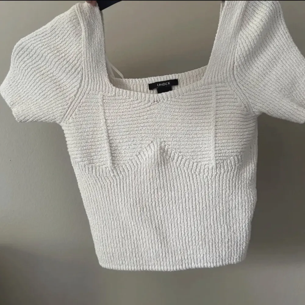 Så fin stickad off-white topp från Lindex strl. S. Hör av dig vid frågor🫶😘. Yläosat.