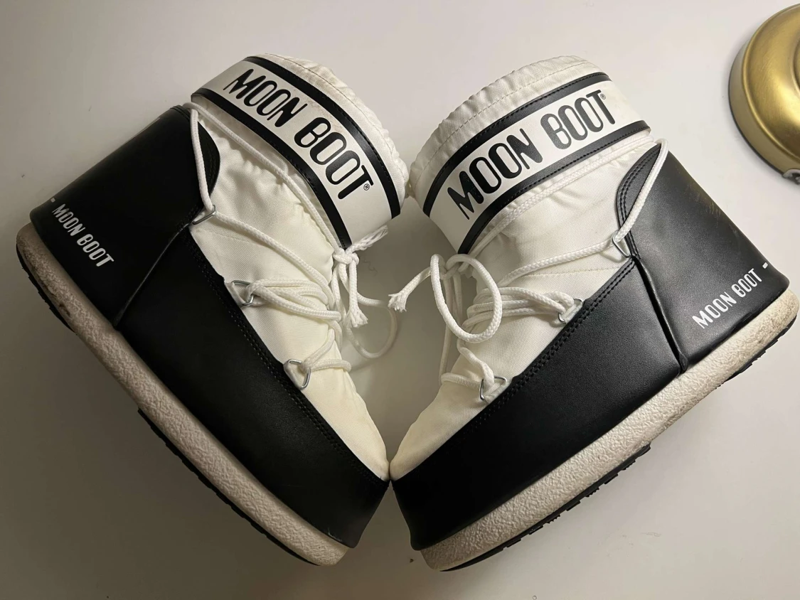 Moon boots