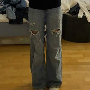 Wide jeans med hål. Inga defekter