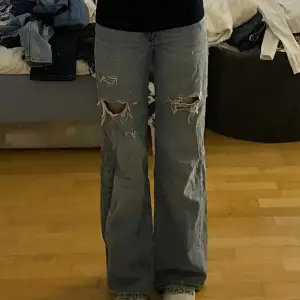 Wide jeans med hål. Inga defekter