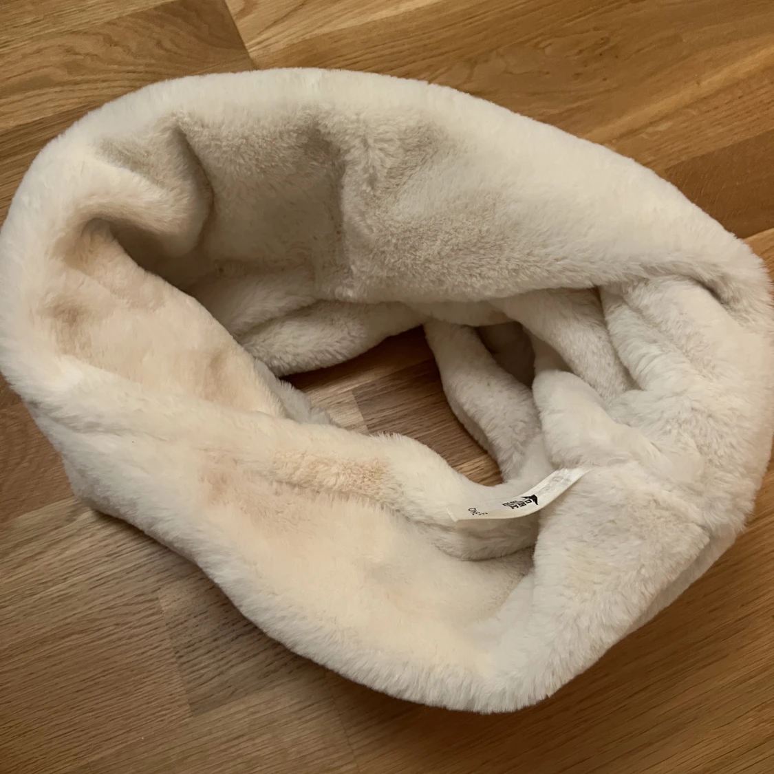 Fluffig halsduk  - 90
