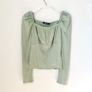 Mintfärgad topp - Stretchig topp från Gina tricot. Aldrig använd med etikett kvar.  Storlek S.