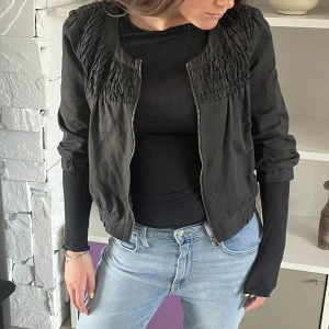 Trekvarts ärmad jacka  - Så snygg Trekvartsärmad jacka😍