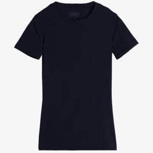 Intimissimi t-shirt - Säljer denna helt nya tröja från intimissimi i en mörkblå färg. Använd en gång men inte kommit till någon mer användning 🤍 129kr