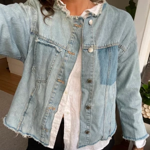 Jeansjacka  - Snygg jeansjacka från zara! 