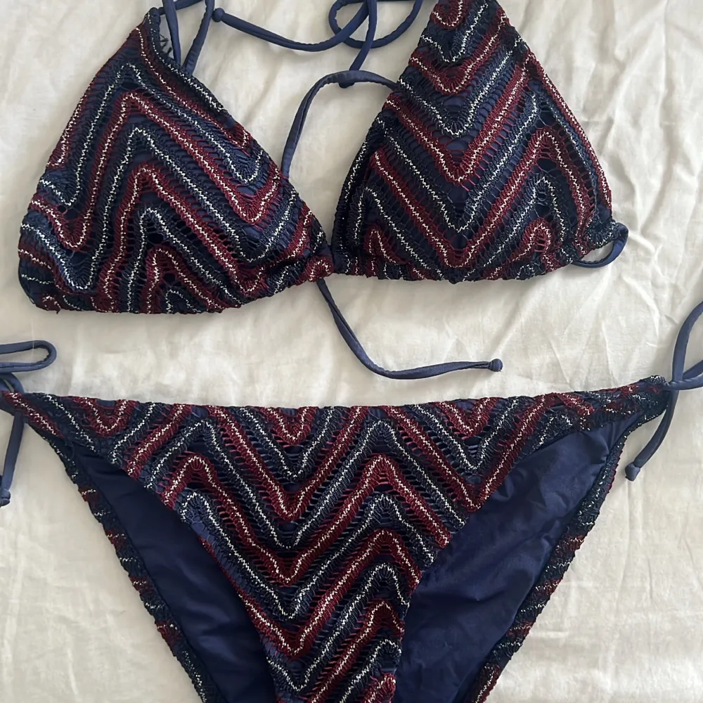 Missoni inspererad bikini, 34/36, 400kr. Övrigt.