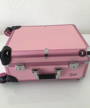 Rullbar sminkväskan  - Rullbar sminkväskan med 4 hjul och belysning 