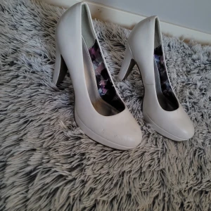 NYA! - Oanvända Stl 40