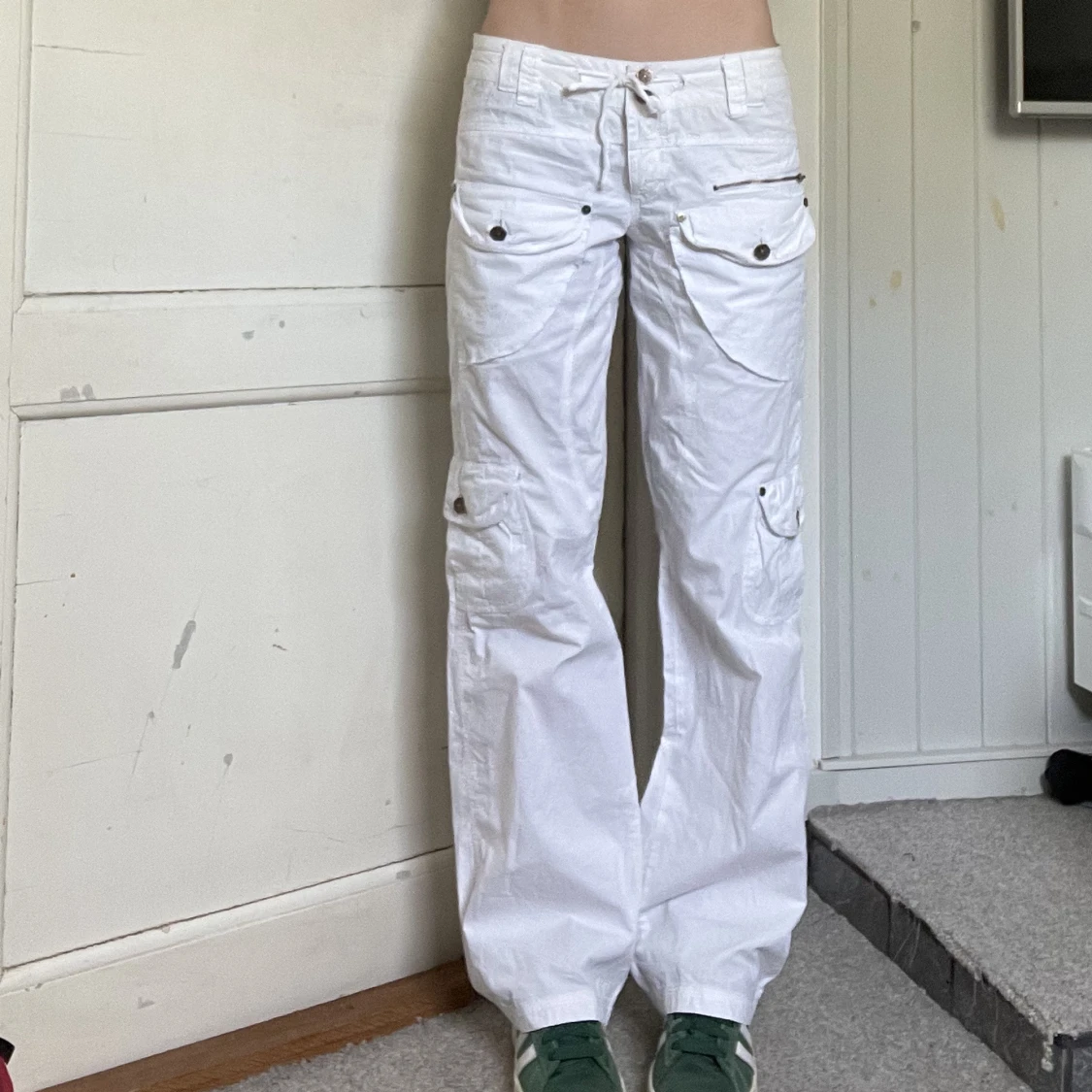 vita byxor med fickor - 91