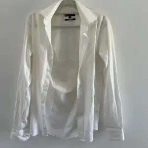 Icke använd, vit skjorta. 37/38 slim fit