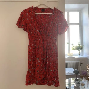 Sommarklänning  - En fin sommarklänning 🌸❤️ storlek 34. Sparsamt använd 