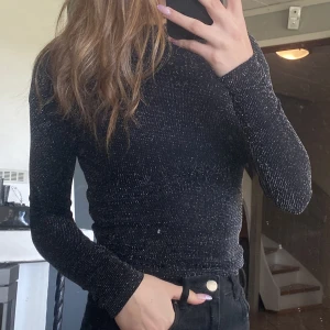 Jättefin tröja! - Så fin glittrig tröja, aldrig använd. 