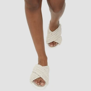 Inuikii tofflor  - Säljer mina inuikii tofflor från förra året🌸säljer då dom inte kommer till användning💕använda men i bra skick😍köpta från nelly för 2299🌸stl 38 