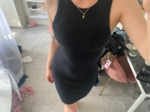 Snygg svart tajt kläning - Snygg svart tajt kläning