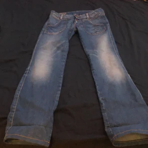 Replay jeans  - Säljer dessa lågmidjade replay jeansen. Waist 25 passar storlek 32-34. Kom privat för fler bilder eller funderingar!