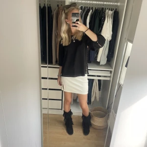 Stövlar - Intressekoll på dessa så fina stövlar i st 40 men passar mig som har 39! Använda 1-2 gånger. Från minnetonka nypris 2400kr. Inte säker på att jag vill sälja, så kollar därför vad folk kan betala