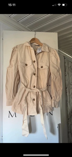 Oanvänd jeansjacka - Oanvänd med prislapparna kvar