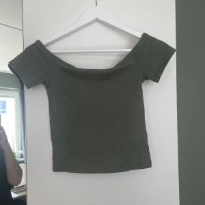 Topp - Jättefin topp från H&M. Storlek S.  Kan mötas upp i Stockholm annars står köparen för frakten!