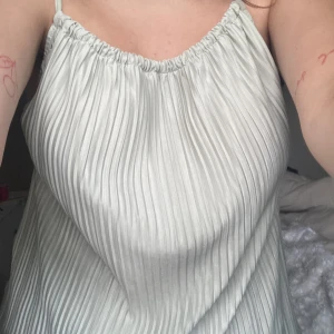 Somrig topp 💚 - Aldrig använd ❣️passar flera storlekar (s-l)