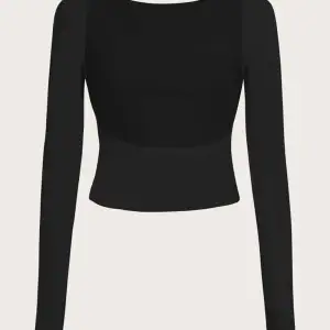 En jätte fin rygglös svart tröja köpt för 89kr i storlek xs, använd 1 gång💗 köpare står för frakten💗 