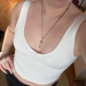 vitt linne - från newyorker, aldrig använd. storlek xxs men stretchig. dubbelt med tyg så ej genomskinlig 🥰