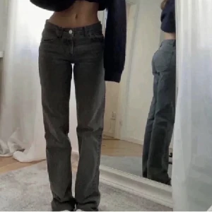 Zara jeans - Skitsnygga jeans från zara som inte säljs längre, strl 34, pris kan diskuteras vid snabb affär! 💕