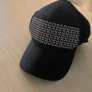 Hugo boss keps - Använder den knappt, nyskick 200kr pris kan diskuteras 