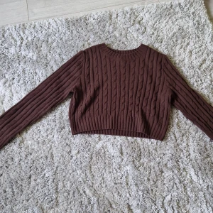 Brun långärmad ull tröja💓 - En fin brun långärmad ull tröja💓 använd 1-2gånger💓 säljer för att den inte kommer till användning💓 skriv till mig om ni vill ha fler bilder💓