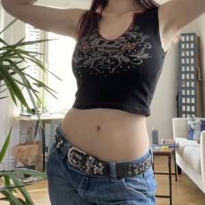 y2k topp - y2k cropped topp med rhinestones