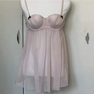 Gullig babydoll  - Helt okej skick ! För liten för mig dock:(