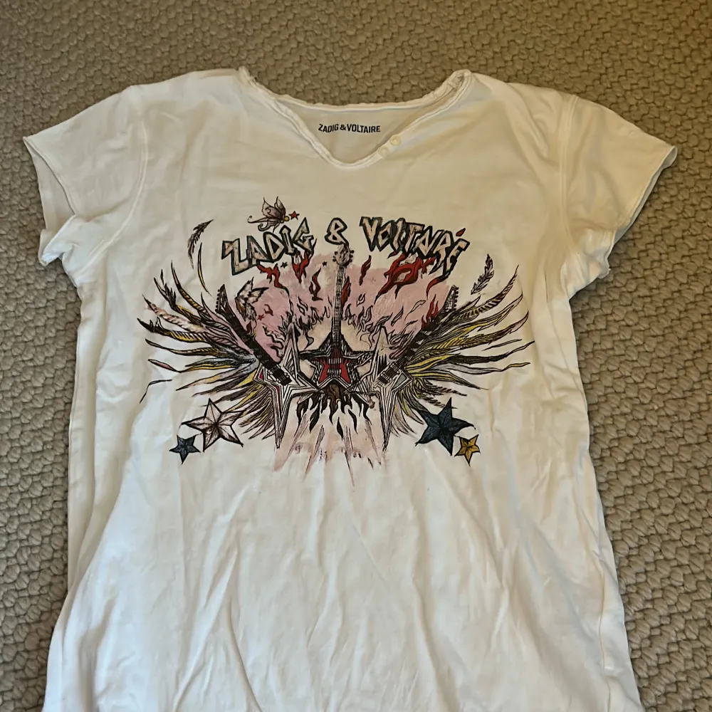 Säljer den här jätte fina Zadig Voltaire tröja som inte finns kvar Längre 🥰🥰. T-shirts.