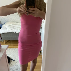 Rosa zara klänning💕 - Klänning använd fåtal gånger, ger jättefina former💕