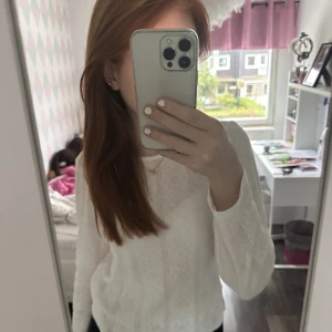 långärmad tröja - super fin och mysig vit långärmad tröja🙌🏼🙌🏼