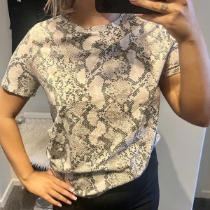 T-shirt ifrån H&M.  - Aldrig använd, endast testad 