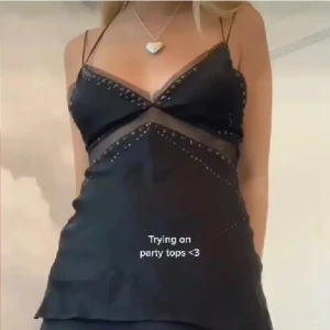 Fest topp zara - Säljer denna lite festligare topp från zara❤️‍🔥