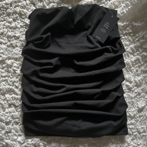 Kjol - Super fin kjol.  Enbart testat 1 gång, lapp finns kvar. 