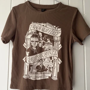 T-shirt - Every Day t-shirt! 🥂