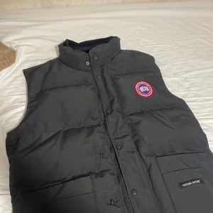Canda gose väst  - Helt ny canada gose väst med cg tags och äkta qr kod och allting man får även med dustbag 