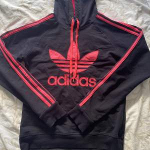 Adidas hoodie säljer pgr av jag inte använder den så mkt 