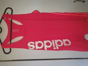 Adidas träningslinne  - Adidas linne. Litet använd.  Storlek L.