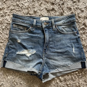 Jeansshorts H&M - Inköpta från H&M, aldrig använda! Nypris ca 200kr 💕