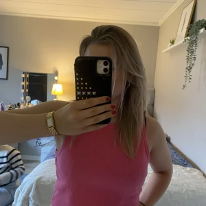 Topp/Linne - -Topp/Linne. -Från H&M. -Storlek M.