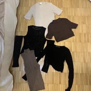 Toppar - Lite olika toppar. 45kr styck eller alla 5 för 200kr! Storlekar XS/S. Skriv för fler bilder🤍