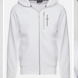 Sail Racing zip-up - Säljer min sail racing zip up då det inte är min stil längre har användt den Max 5 gånger, vid snabb affär kan priset diskuters!