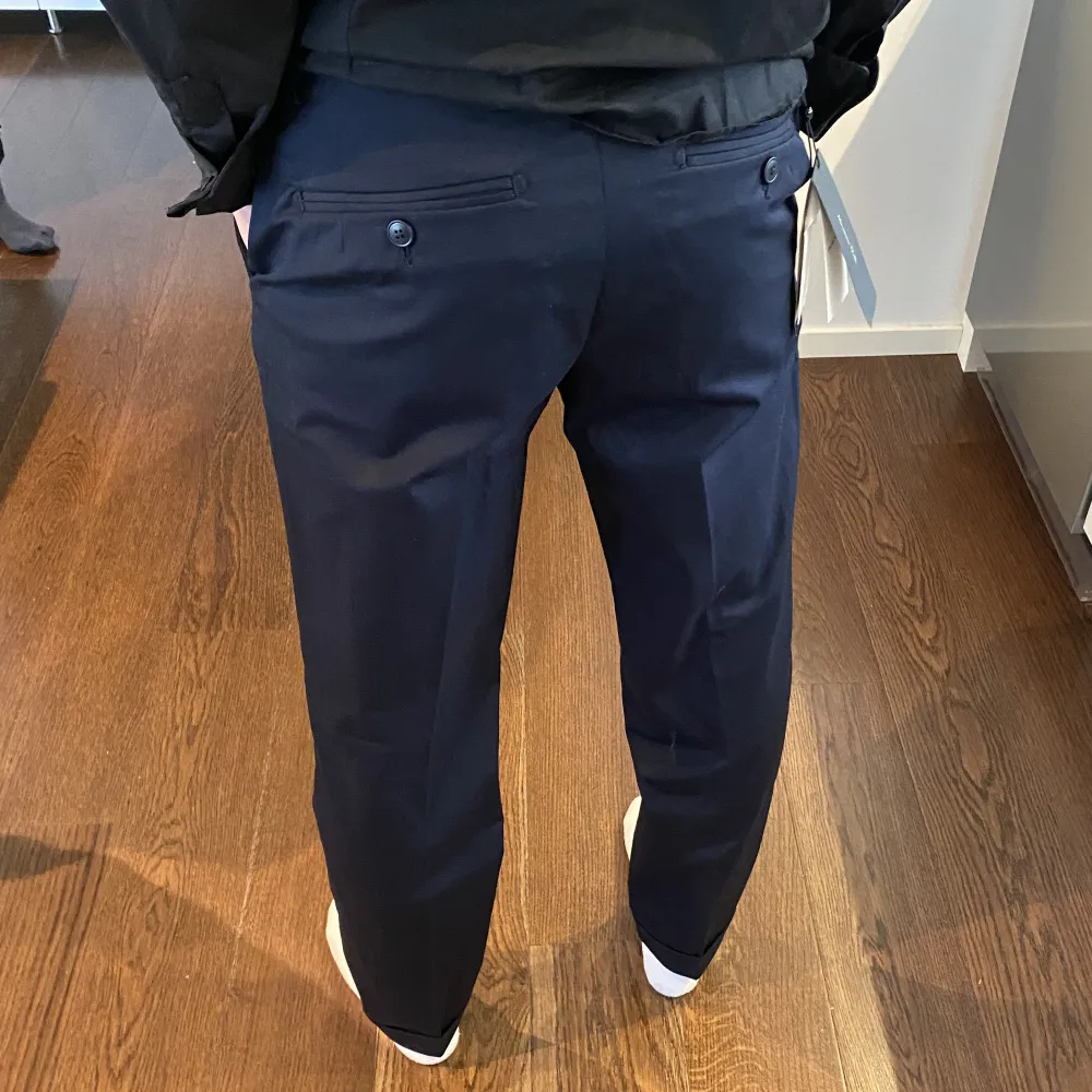 Helt nya chinos från Massimo dutti, strl 38 nypris 499kr säljer för 350. Jeans & Byxor.